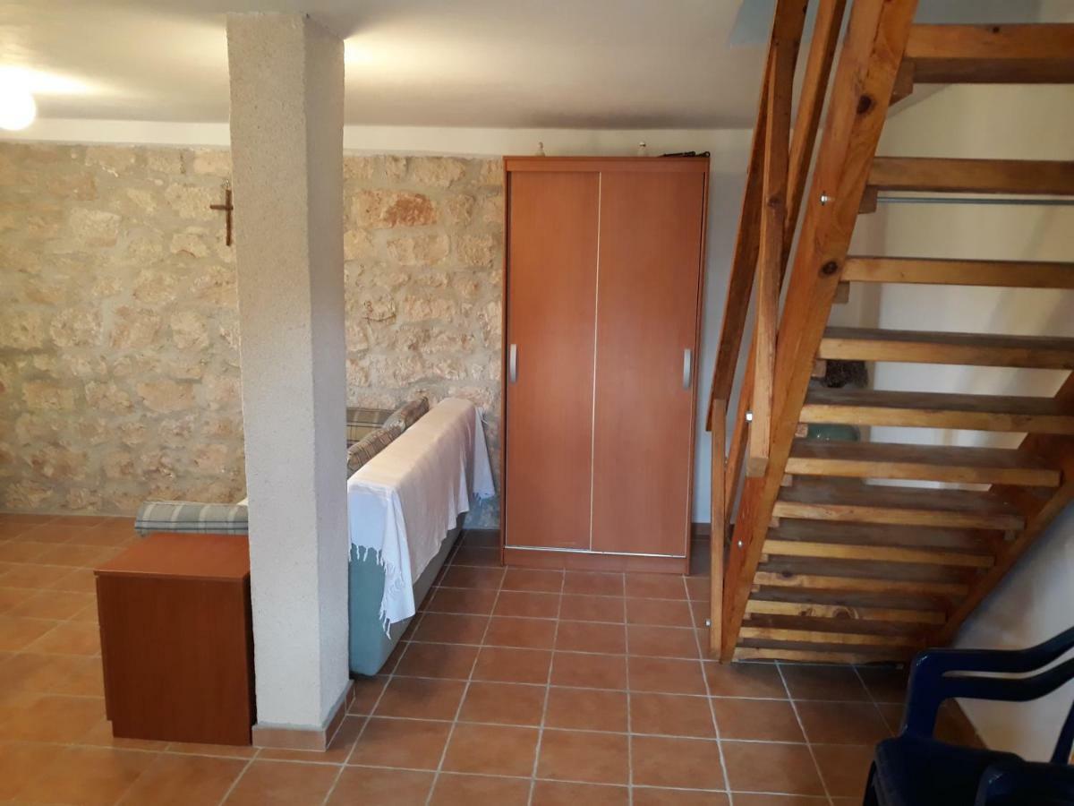 Kaprije Mistral Apartment Exterior photo