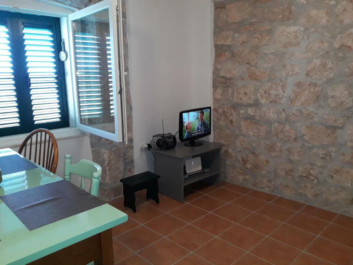 Kaprije Mistral Apartment Exterior photo